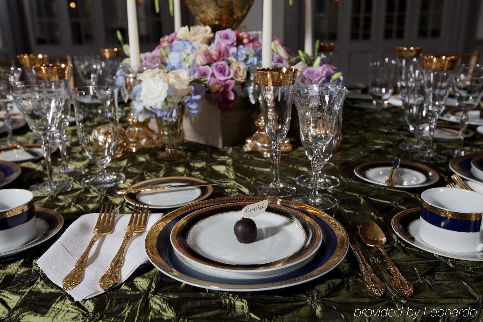 The Tudor Arms Hotel Cleveland - A Doubletree By Hilton Restaurant foto
